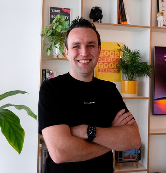 Kelvin Stuten, DevOps Engineer, exploring nature with his camera